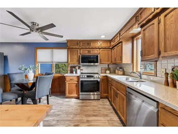 500 E 1st ST, Waconia, MN 55387