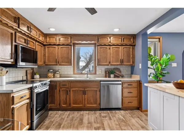 500 E 1st ST, Waconia, MN 55387