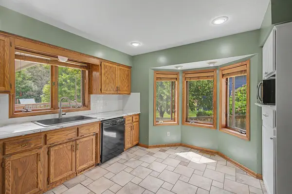 12225 60th PL N, Plymouth, MN 55442