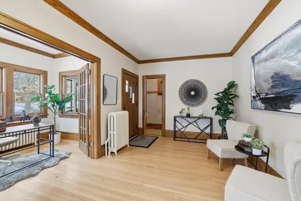 1464 Chelmsford ST, Saint Paul, MN 55108