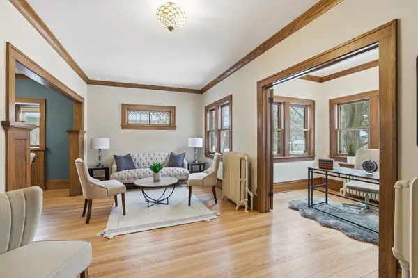 1464 Chelmsford ST, Saint Paul, MN 55108