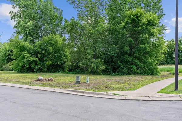7624 Red Fox TRL, Greenfield, MN 55373