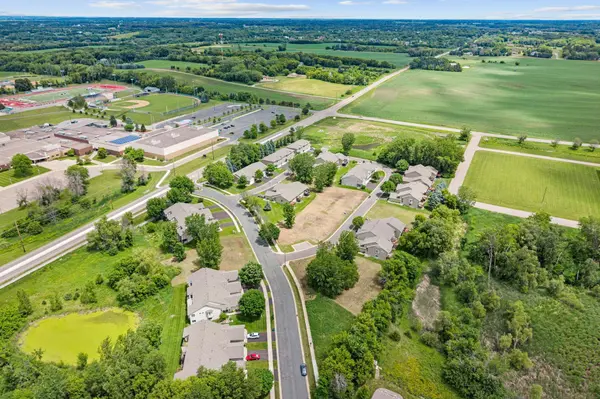 7635 Red Fox TRL, Greenfield, MN 55373