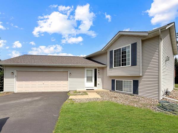 817 Daniel DR, Belle Plaine, MN 56011