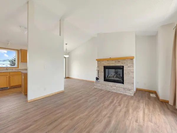 817 Daniel DR, Belle Plaine, MN 56011