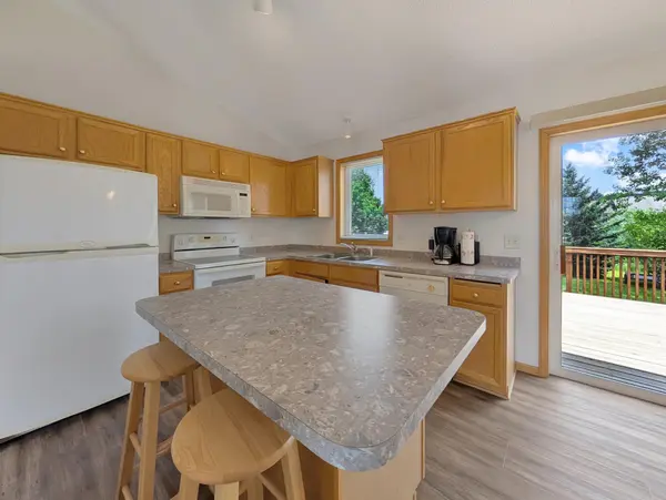817 Daniel DR, Belle Plaine, MN 56011