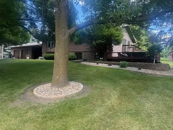 3155 Matthew DR, Windom, MN 56101