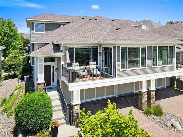70 Lake Riley TRL, Chanhassen, MN 55317