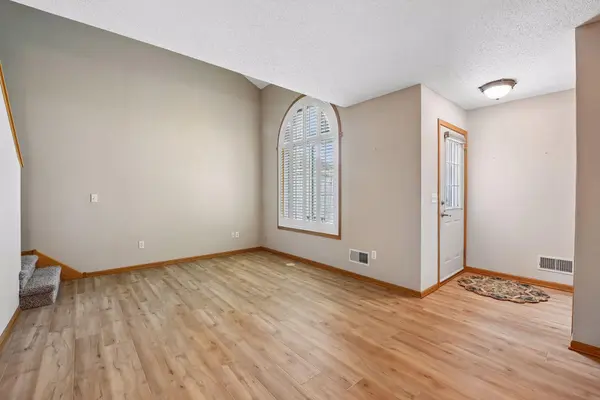 1003 Heather LN, Waconia, MN 55387