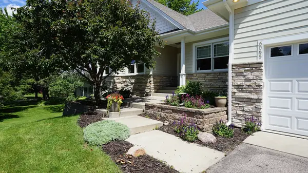 6065 SEAMANS DR, Shorewood, MN 55331