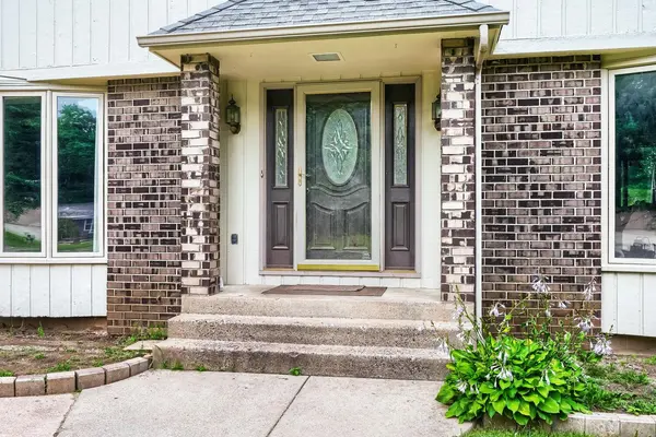 3005 Carlsbad CT, Burnsville, MN 55337