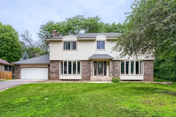 3005 Carlsbad CT, Burnsville, MN 55337