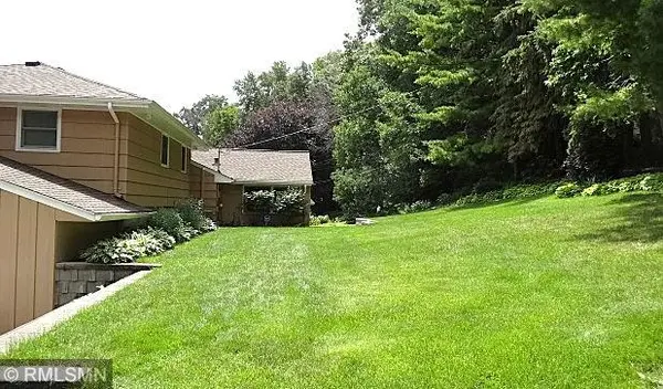 1627 Deerwood DR, South Saint Paul, MN 55075