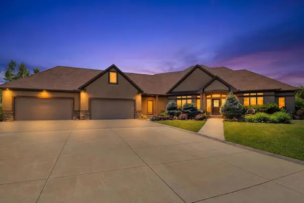 22720 Sweeney LN, Lakeville, MN 55044