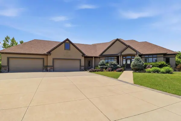 22720 Sweeney LN, Lakeville, MN 55044