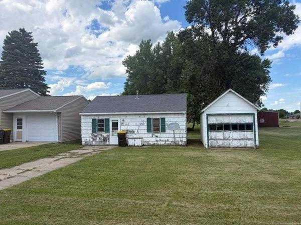 522 E 2nd ST N, Truman, MN 56088