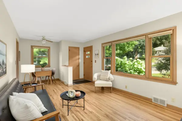 539 Frontenac PL, Saint Paul, MN 55104