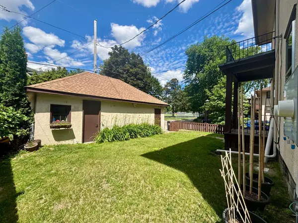 157 Lexington Pkwy S, Saint Paul, MN 55105