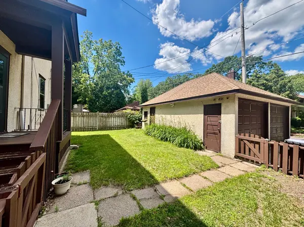 157 Lexington Pkwy S, Saint Paul, MN 55105