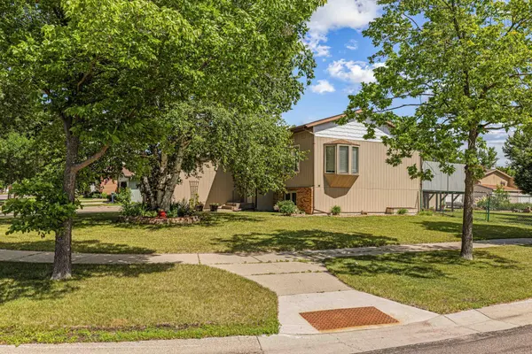 1626 36 1/2 AVE S, Fargo, ND 58104