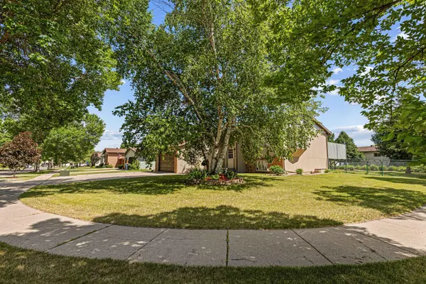 1626 36 1/2 AVE S, Fargo, ND 58104