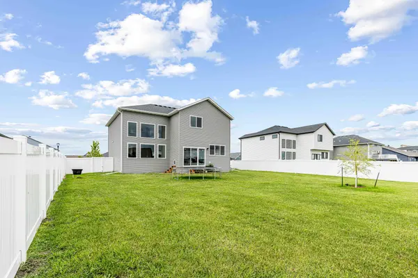 4212 Pine Pkwy S, Fargo, ND 58104