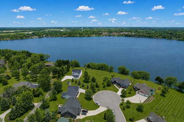 432 Lake CT, Winsted, MN 55395