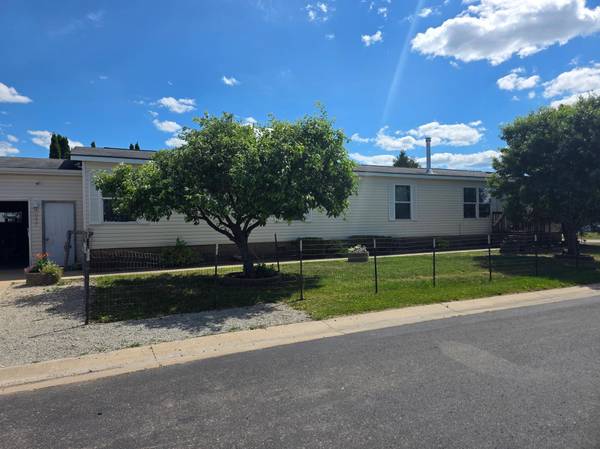 157 Southfork DR SE, Kasson, MN 55944