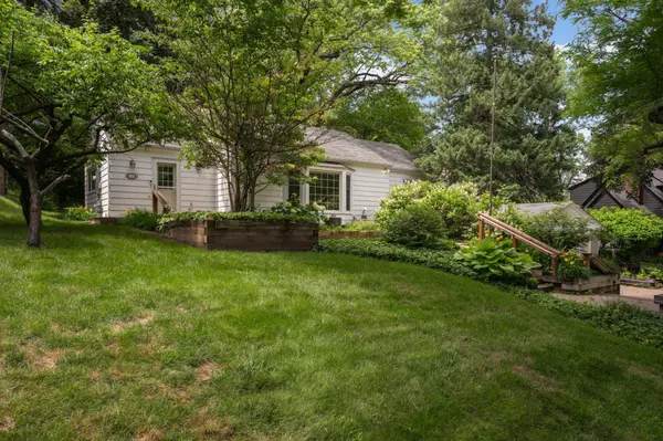 624 Pleasant ST, Excelsior, MN 55331
