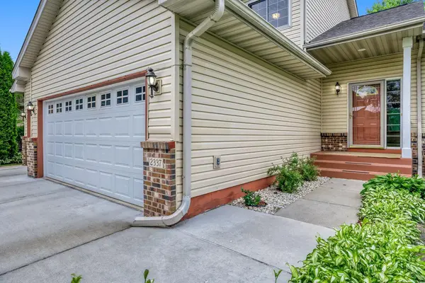 2337 Manuela DR, Chaska, MN 55318