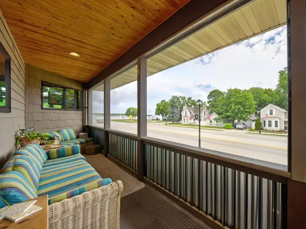 519 N Lakeshore DR, Lake City, MN 55041