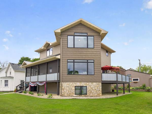 519 N Lakeshore DR, Lake City, MN 55041