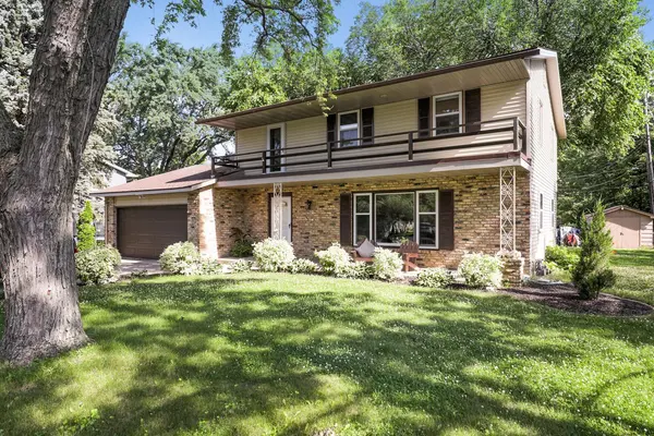 2340 Skyline DR, Bloomington, MN 55425