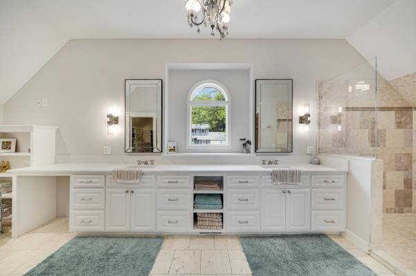 6912 Paiute DR, Edina, MN 55439