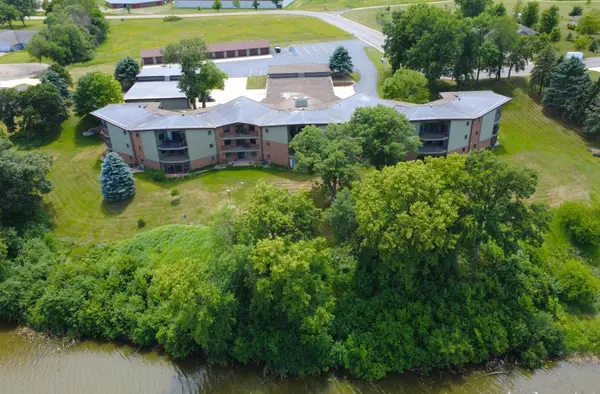 808 Lake Chapeau DR #202, Albert Lea, MN 56007