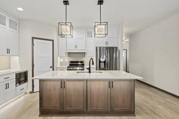 927 Maple ST, Kindred, ND 58051