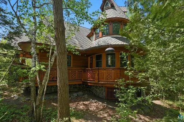 139 Howard Gnesen RD, Duluth, MN 55811