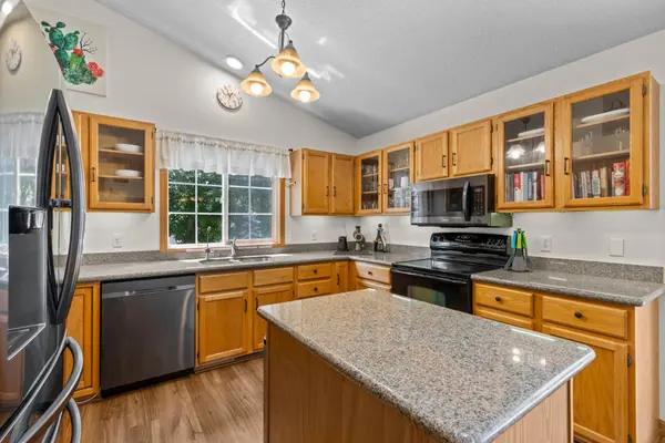 4629 Weston Hills DR, Eagan, MN 55123