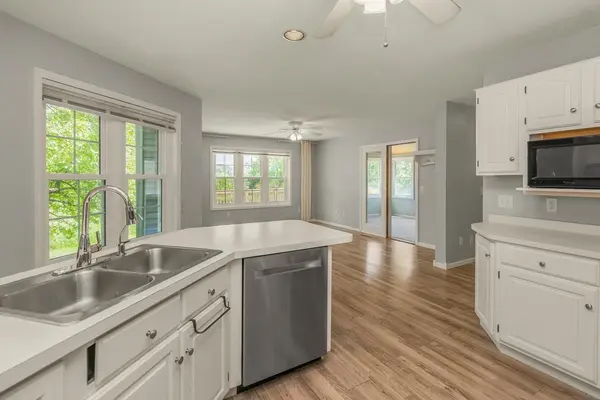 5501 Golfview AVE N, Oakdale, MN 55128