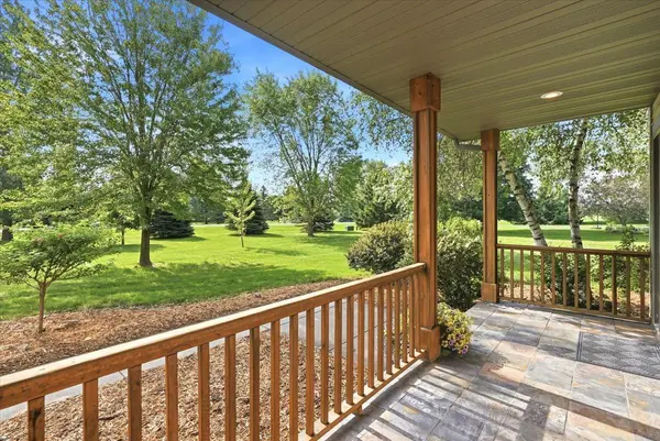 964 Fraser LN, Hudson, WI 54016