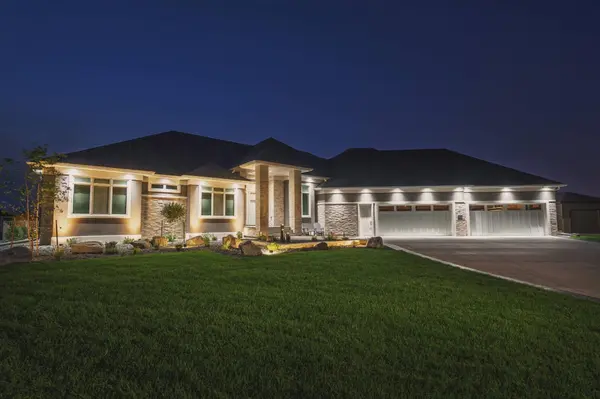 992 Mulberry LN, West Fargo, ND 58078