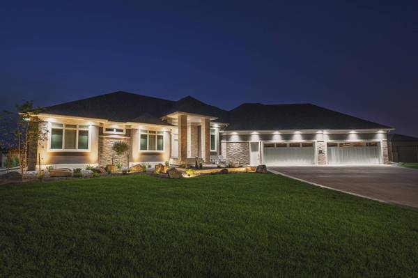 992 Mulberry LN, West Fargo, ND 58078