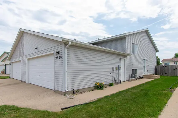2906 Dakota Park CIR S, Fargo, ND 58104