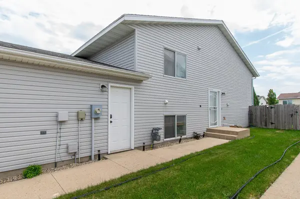 2906 Dakota Park CIR S, Fargo, ND 58104