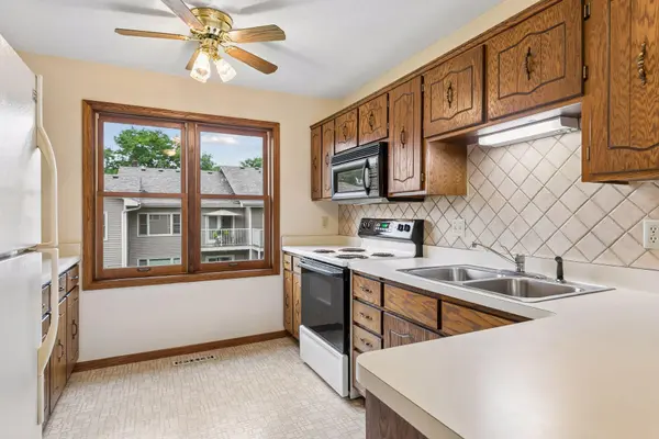1799 1/2 County Road E E #30, White Bear Lake, MN 55110