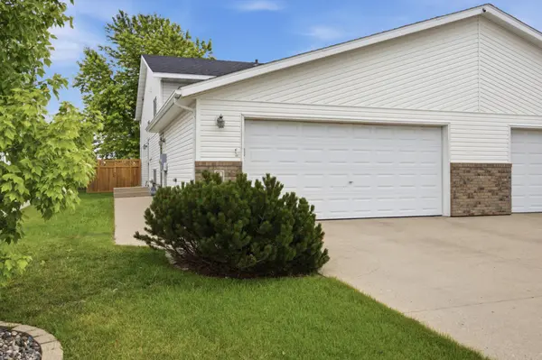 1912 50th ST S, Fargo, ND 58103