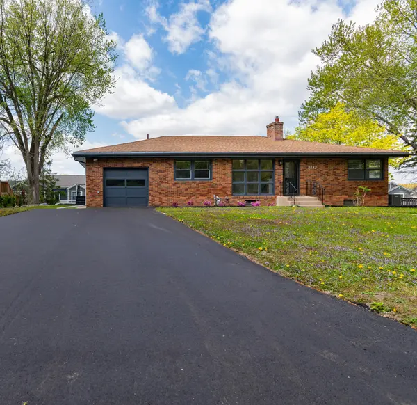2843 Churchill ST, Roseville, MN 55113