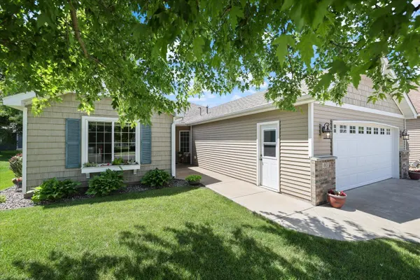 40 Waterford LN, Waite Park, MN 56387