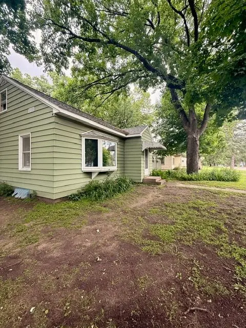 614 8th AVE SW, Little Falls, MN 56345