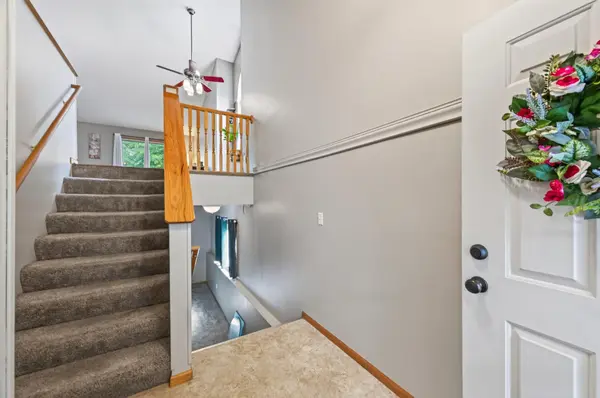 889 125th DR NE, Blaine, MN 55434